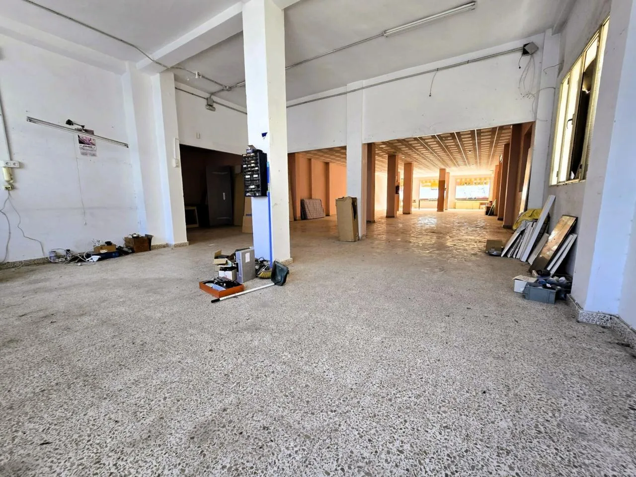 Repräsentative Gewerbefläche (330 m²) in bester Lage von Loja