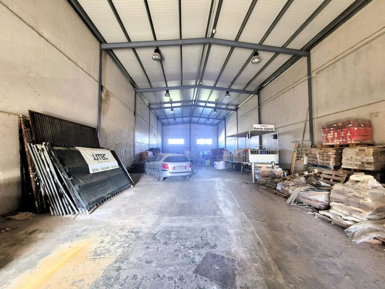 Gewerbehalle in Loja (Granada) – 384 m² mit hoher Energieeffizienz