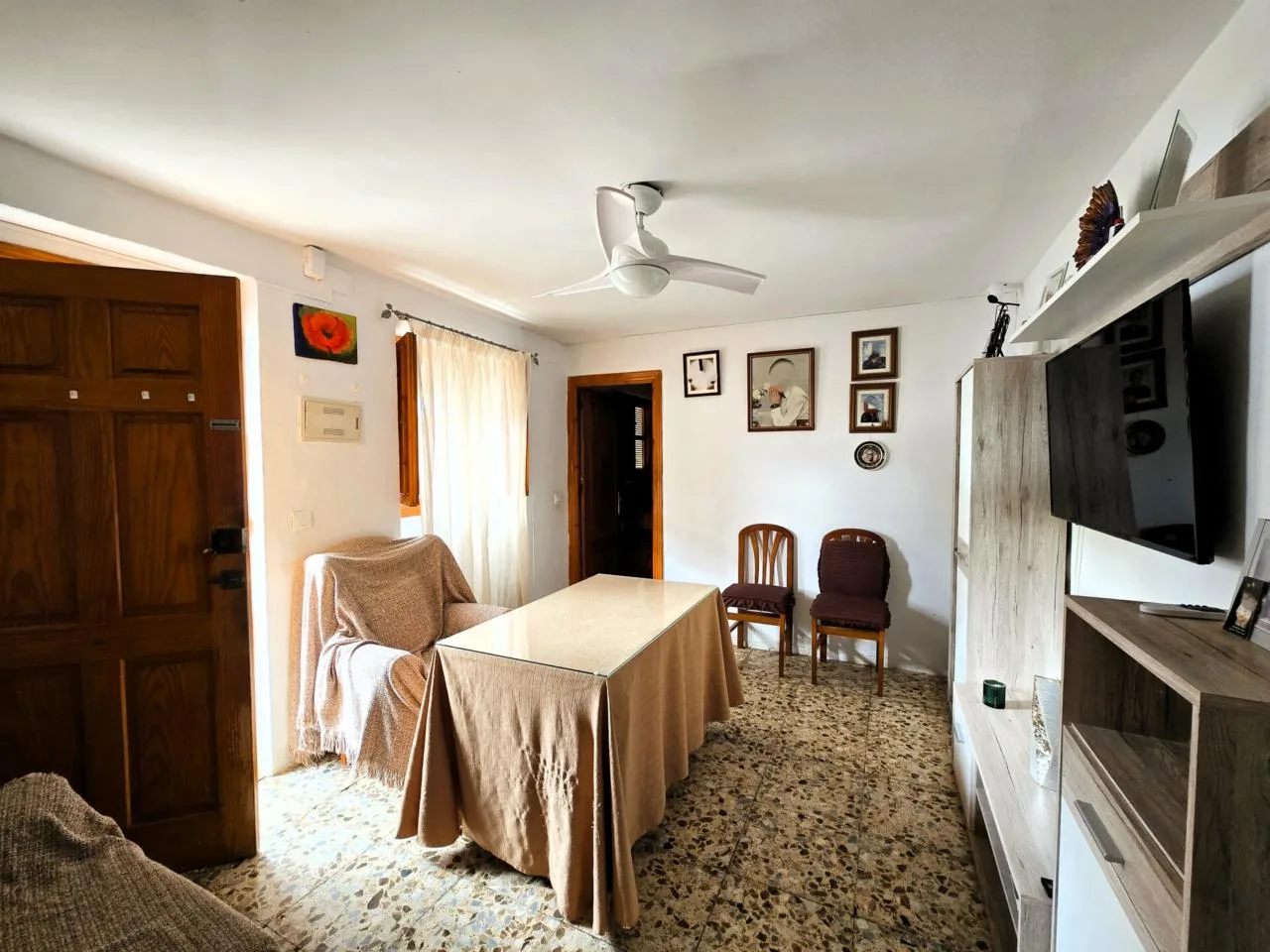 Charmantes andalusisches Stadthaus in Loja mit Innenhof und Garage