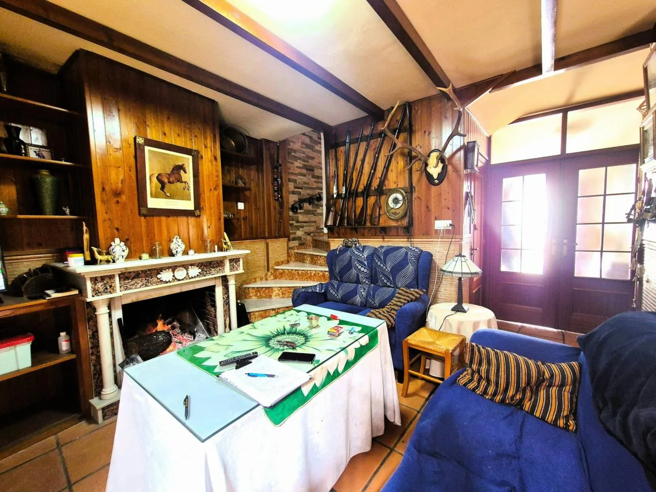 Großzügiges Dorfhaus mit Patio, Dachterrasse und Garage in Loja