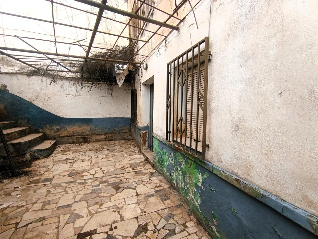 Solides Stadthaus mit großem Ausbaupotenzial in Loja, Andalusien