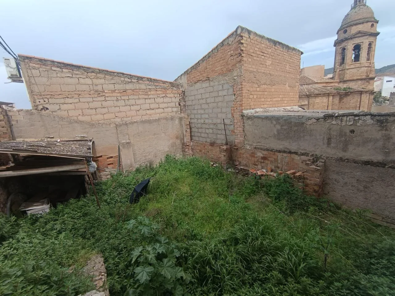 Urbanes Baugrundstück in Loja – Sichere Investition in Bestlage
