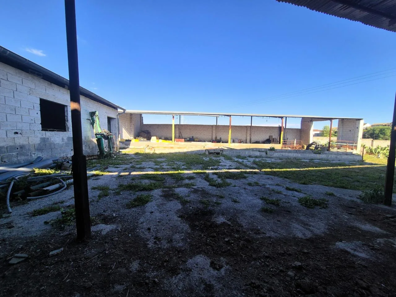 Sicheres 3.405 m² Agrargrundstück mit Stallung & Brunnen in Íllora