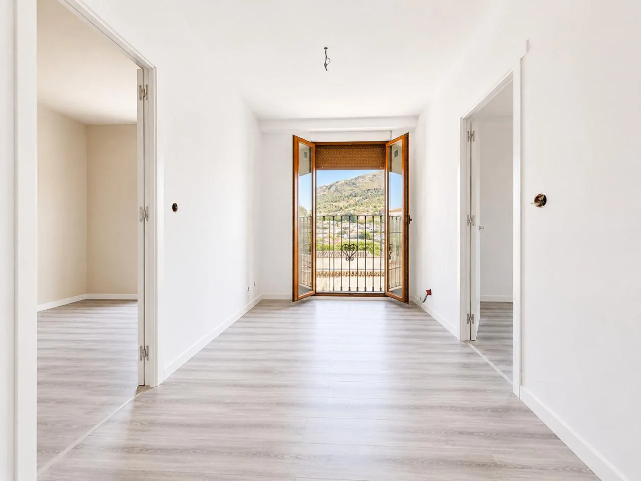 Saniertes Stadthaus in Loja: Hochwertige Substanz & Panoramablick