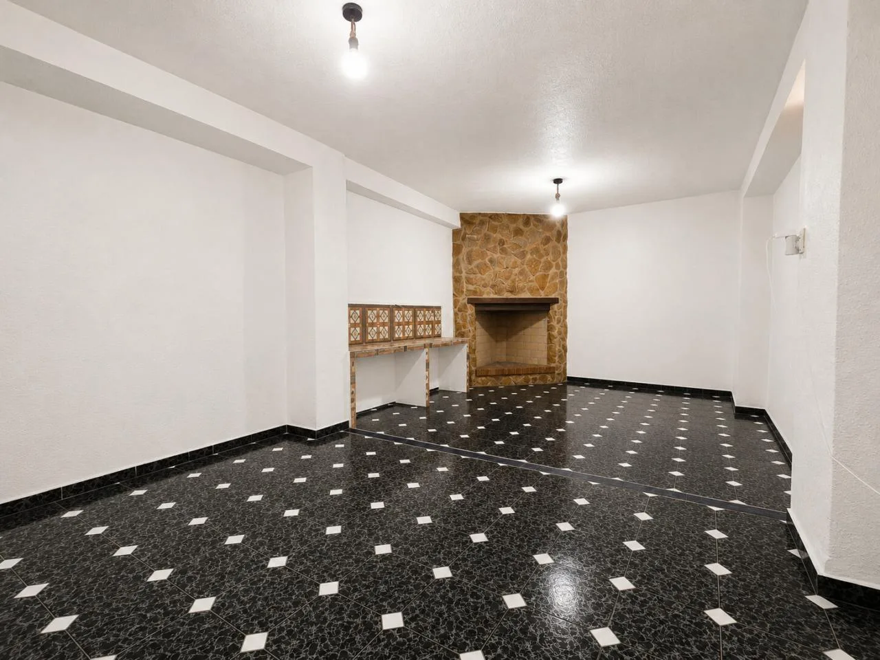 Großzügiges Stadthaus mit Ausbaupotenzial in bester Lage von Atarfe