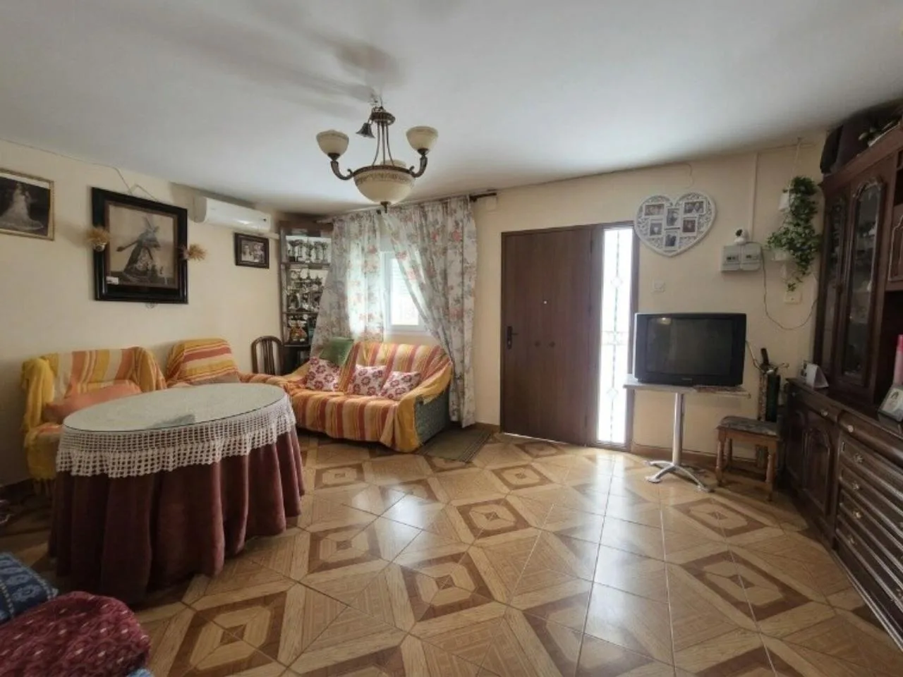 Großzügiges Stadthaus mit Dachterrasse in ruhiger Bestlage von Loja