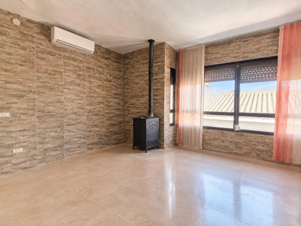 Großzügiges Penthouse in Loja mit 140 m² und XXL-Dachterrasse