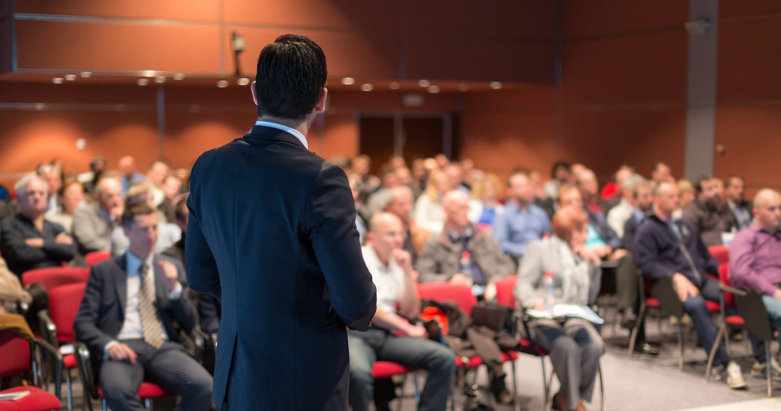 Conférence avec public au Centre humaniste du Québec.