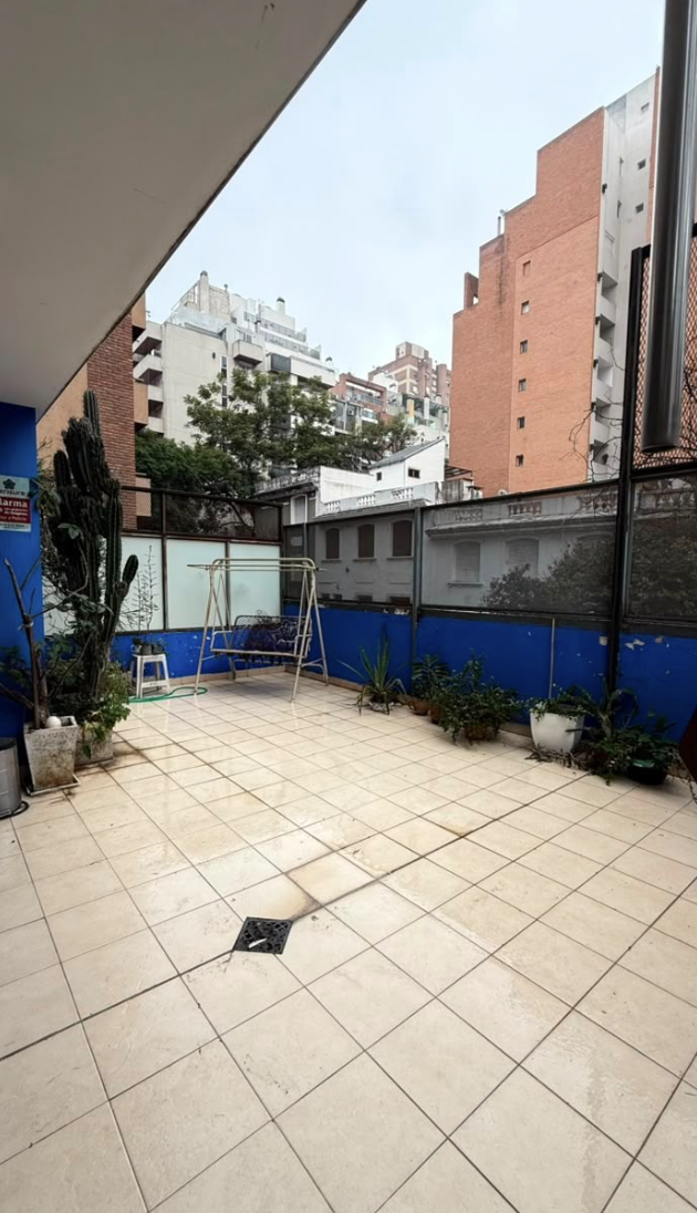 Cómodo departamento de 2 dormitorios con cochera doble! 