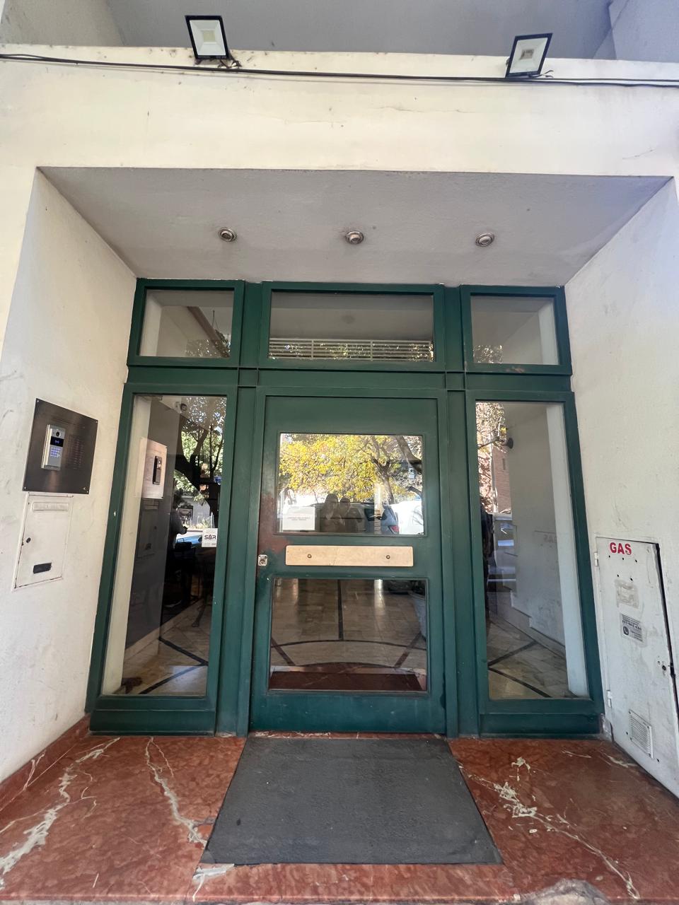 Departamento de 2 dormitorios en venta a mts de Plaza España. 