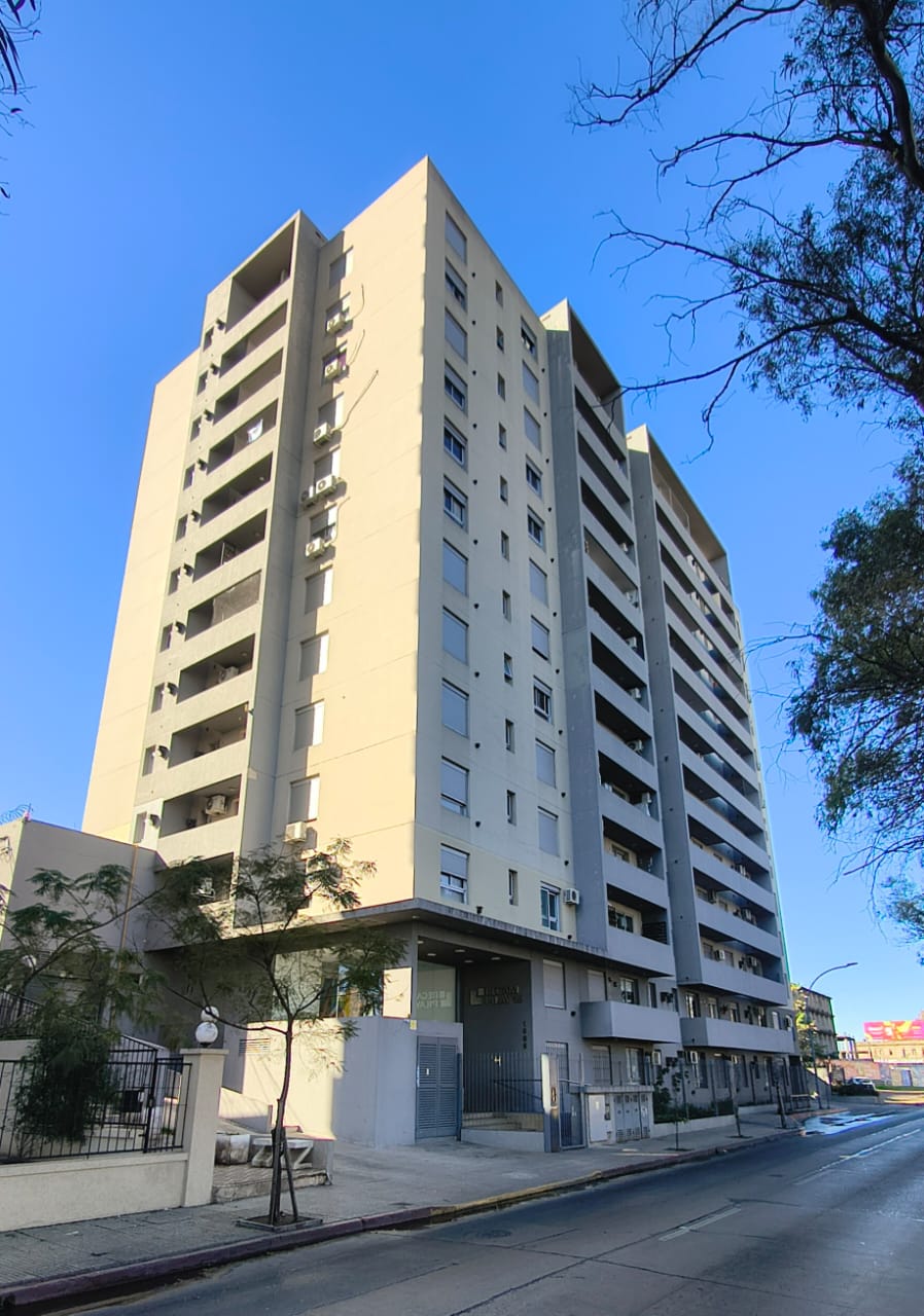 Departamento de 2 dormitorios con balcón y excelentes vistas en Torre Céntrica sobre Costanera