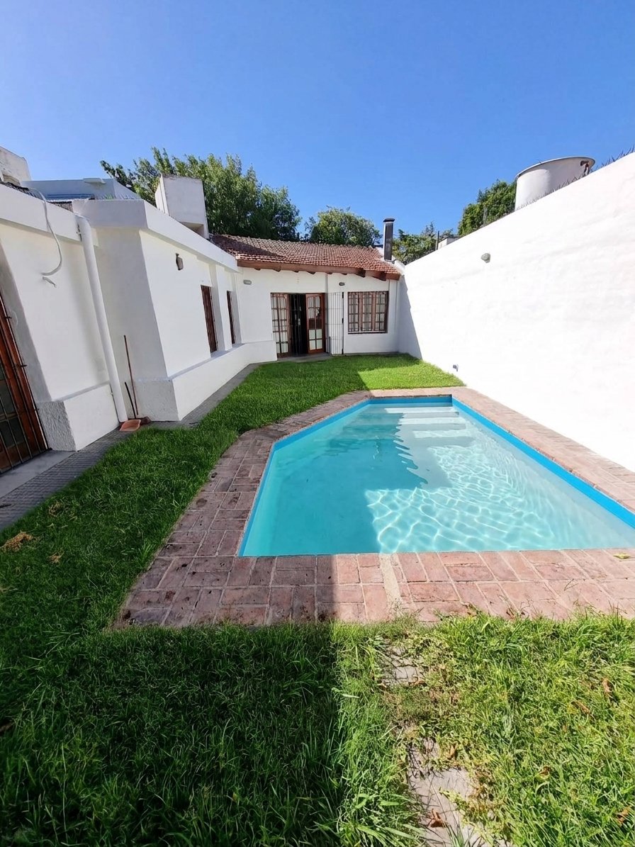 ALQUILO - CASA 3 DORM C/ PILETA - PEHUAJO 1540 - JARDIN