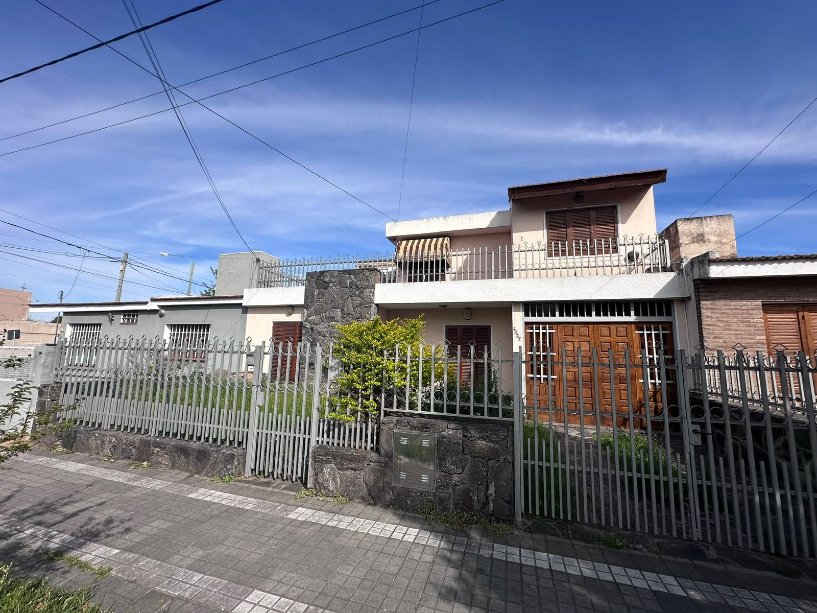 Casa en Villa Marta: 6 Dormitorios 2 Plantas Galería y Asador