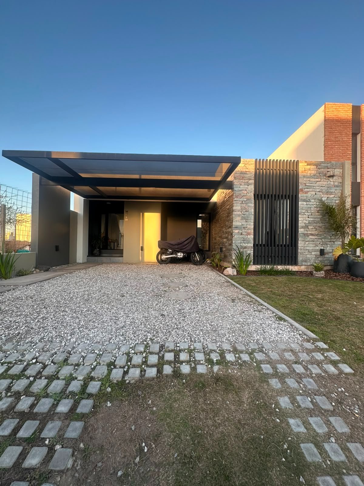 CASA EN VENTA EN TERRAZAS DE MANANTIALES 