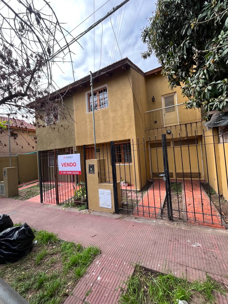 Duplex Alto Alberdi cochera venta o permuta