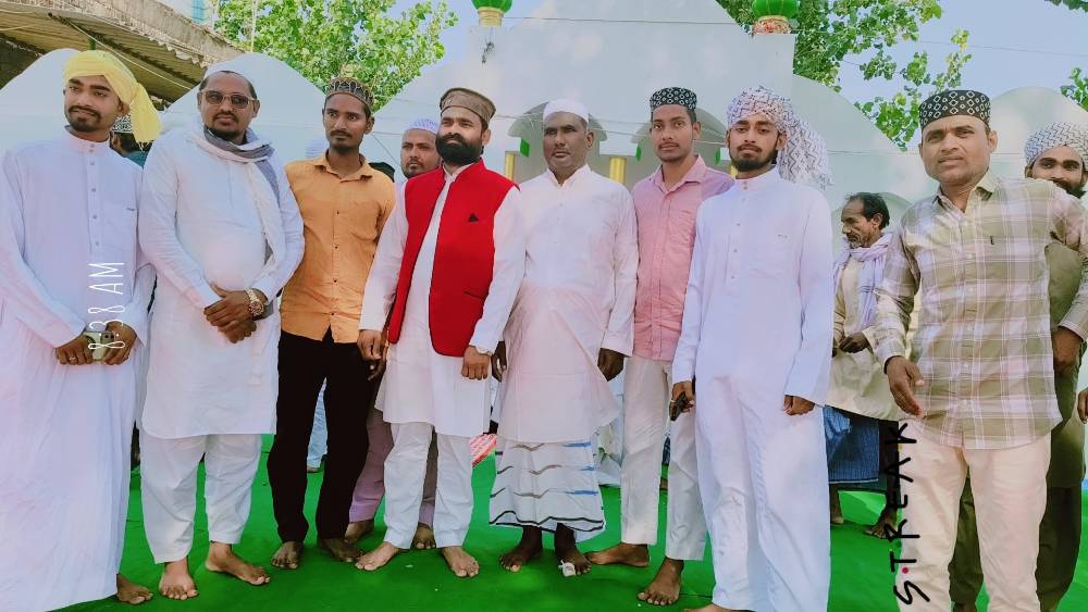 हजारों की भीड़ हाई अलर्ट पर पुलिस और भाईचारे की ऐसी तस्वीर जिसने जीत लिया सबका दिल!