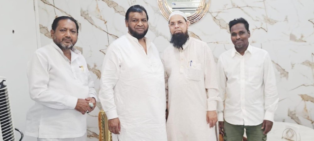 ईदुल-अजहा पर हाजी कय्यूम तांबोली की शानदार दावत, सांताक्रुज में जुटीं कई नामचीन शख्सियतें  दौलतनगर स्थित निवास पर मोहब्बत, भाईचारे और ईद की खुशियों से सजी खास महफ़िल
