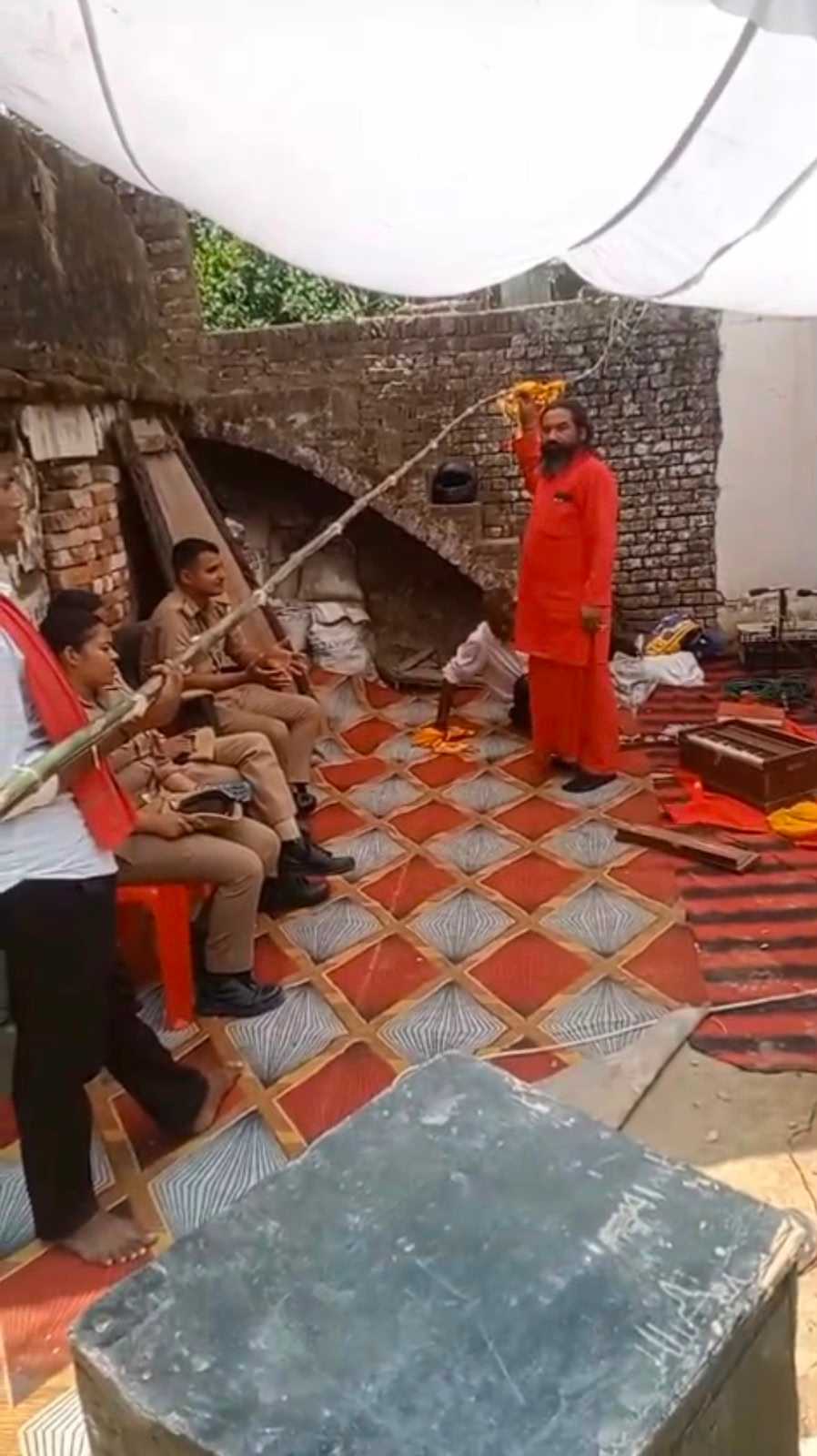 बहराइच में गूंजा हर-हर महादेव, सदियों पुराने शिव-पार्वती मंदिर में उमड़ा आस्था का सैलाब