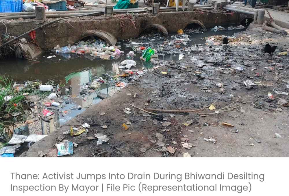 भिवंडी में मेयर द्वारा गाद निकालने के निरीक्षण के दौरान एक कार्यकर्ता नाले में कूद गया