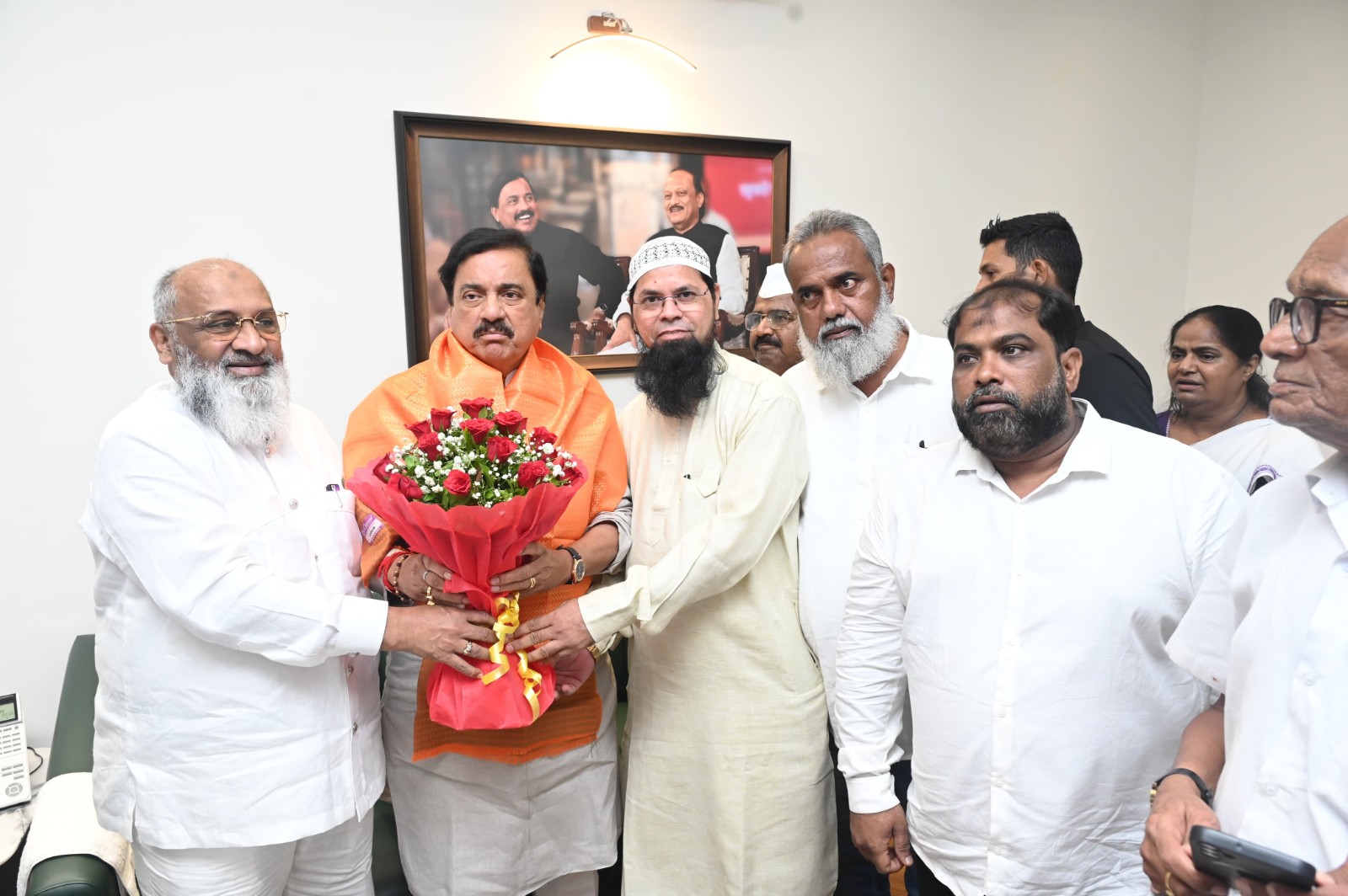 जन्मदिन के शुभ अवसर पर राष्ट्रवादी कांग्रेस प्रदेशाध्यक्ष सुनील तटकरे का हाजी ईब्राहीम शेख 'भाईजान' ने किया भव्य सम्मान