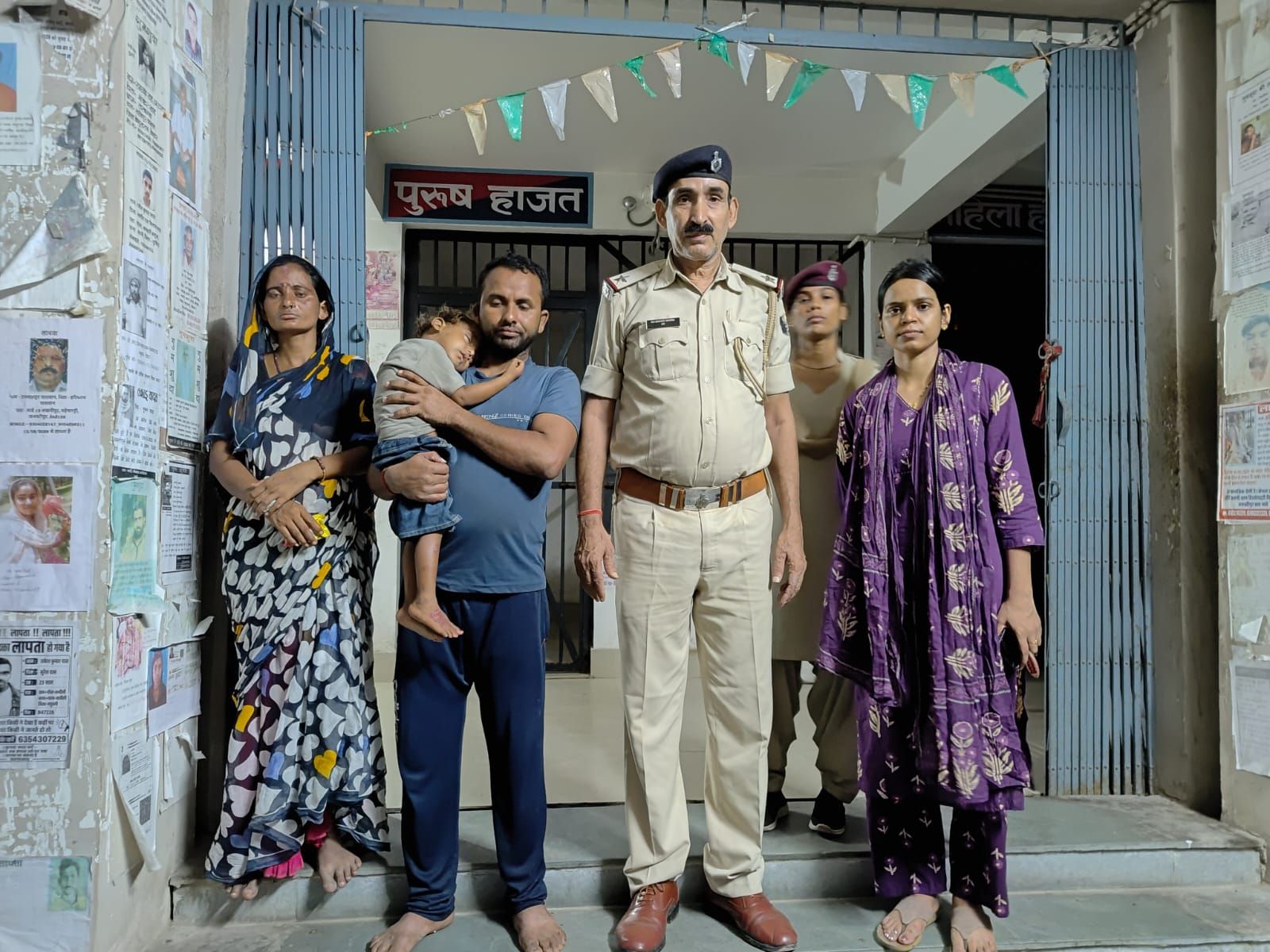 रेलवे स्टेशन से गुमशुदा बच्चा पुलिस ने किया सकुशल बरामद