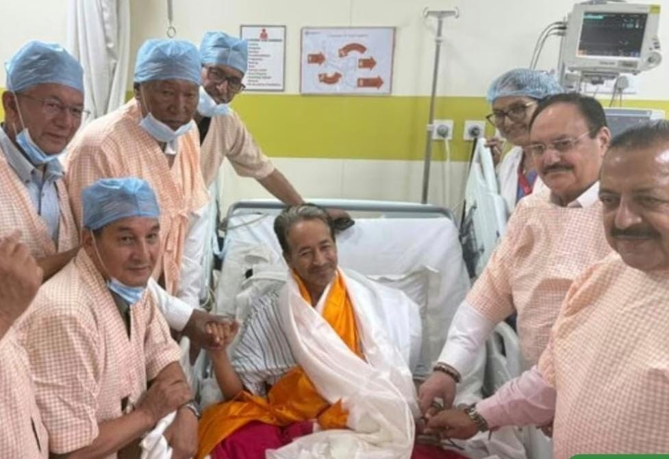 केंद्र से सकारात्मक वार्ता के बाद सोनम वांगचुक ने 26 दिन बाद तोड़ा अनशन