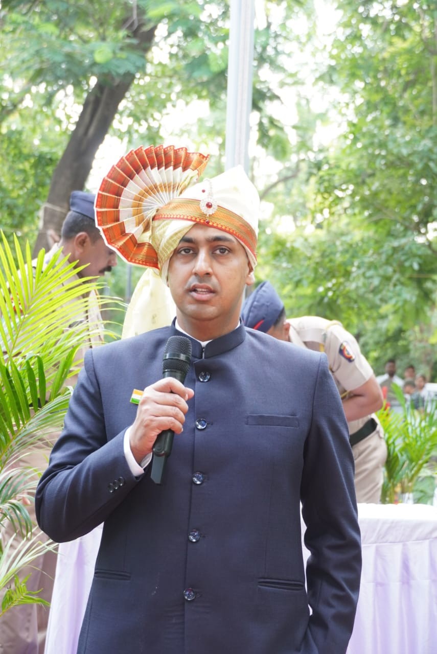 तिरंगे की शान, शहीदों को सलाम: नाशिक कलेक्ट्रेट में कलेक्टर आयुष प्रसाद ने फहराया राष्ट्रीय ध्वज