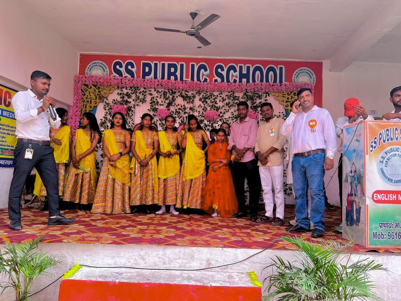 एस. एस. पब्लिक स्कूल में स्वतंत्रता दिवस कार्यक्रम, उत्कृष्ट प्रदर्शन करने वाले छात्र सम्मानित