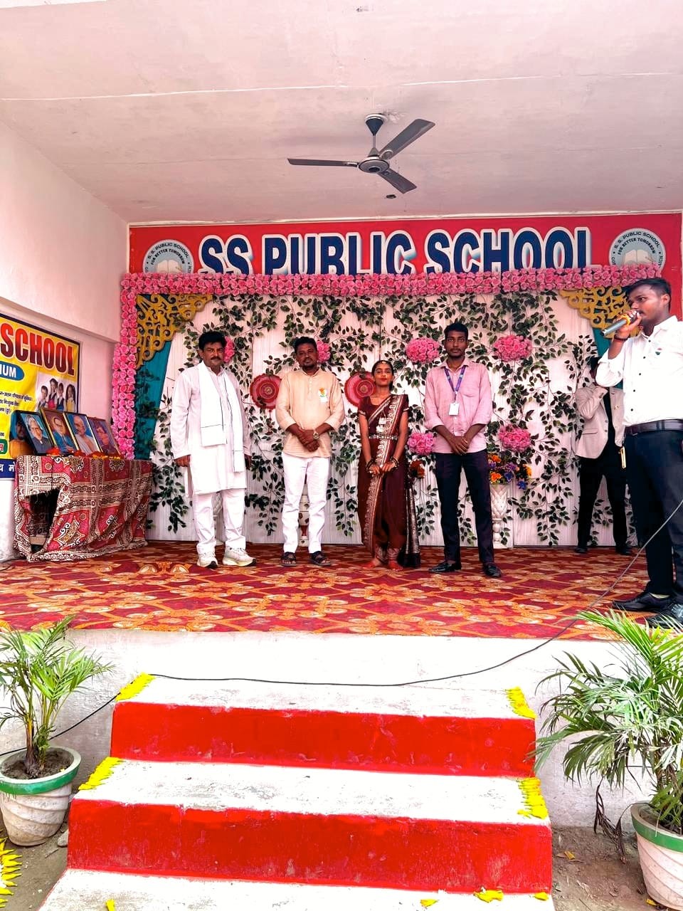 एस. एस. पब्लिक स्कूल में स्वतंत्रता दिवस कार्यक्रम, उत्कृष्ट प्रदर्शन करने वाले छात्र सम्मानित