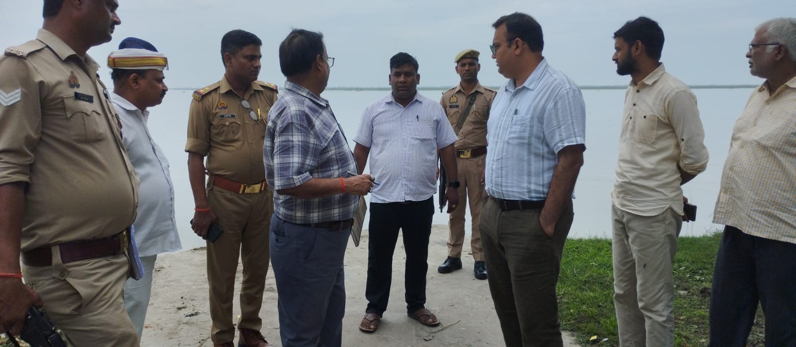 जिलाधिकारी ने तहसील क्षेत्र महसी का किया भ्रमण