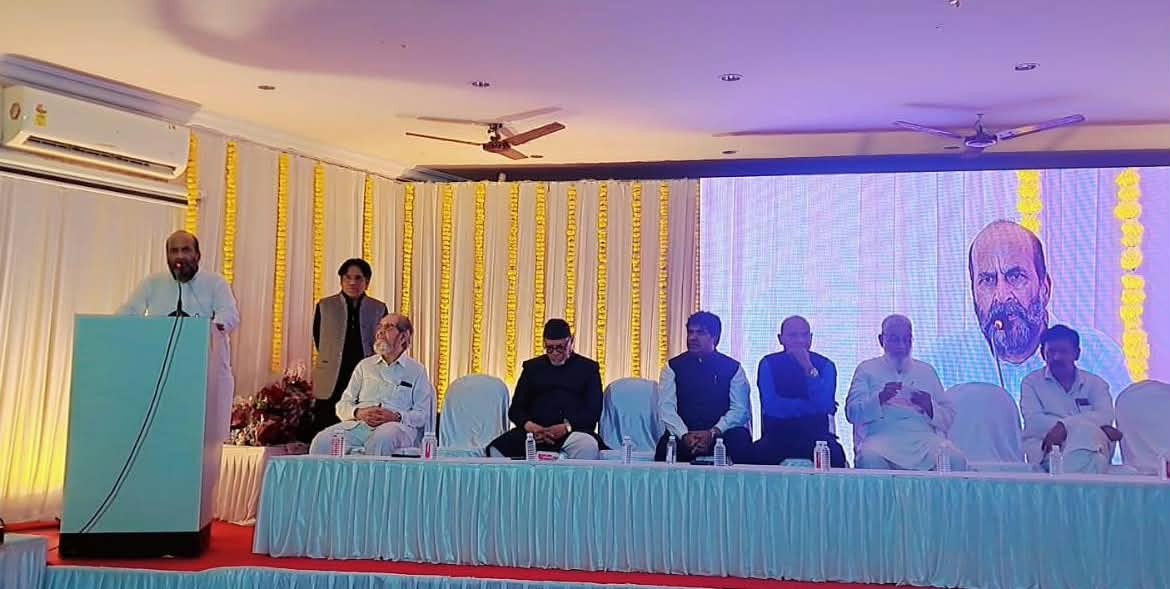 नागपाड़ा में अकीदत व अदब से सजा भव्य ‘कुल हिंद नातिया मुशायरा’, एडवोकेट सैयद जलालुद्दीन की पुरअसर इस्तकबालिया तक़रीर ने महफ़िल में बांधा समां