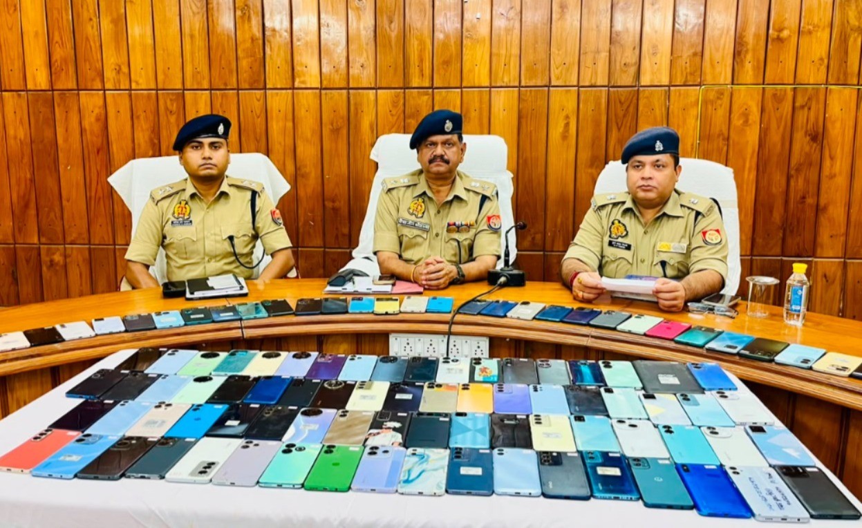 107 खोए मोबाइल बरामद, ₹26.12 लाख के फोन उनके असली मालिकों को लौटाए