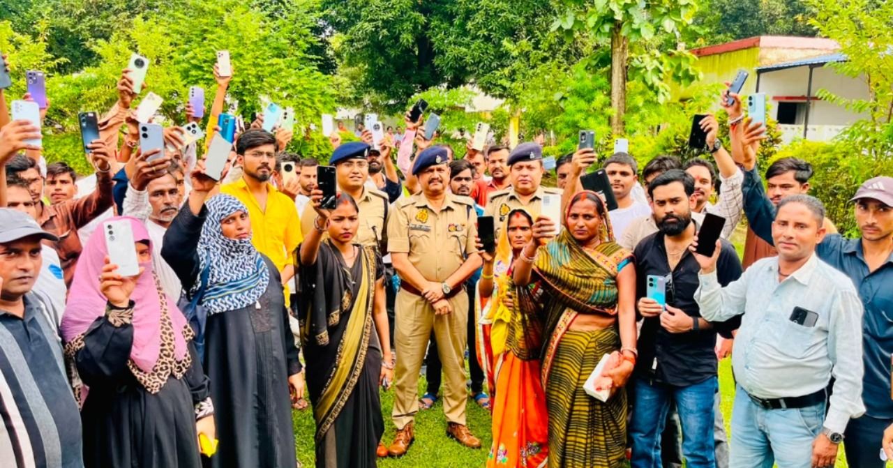 107 खोए मोबाइल बरामद, ₹26.12 लाख के फोन उनके असली मालिकों को लौटाए