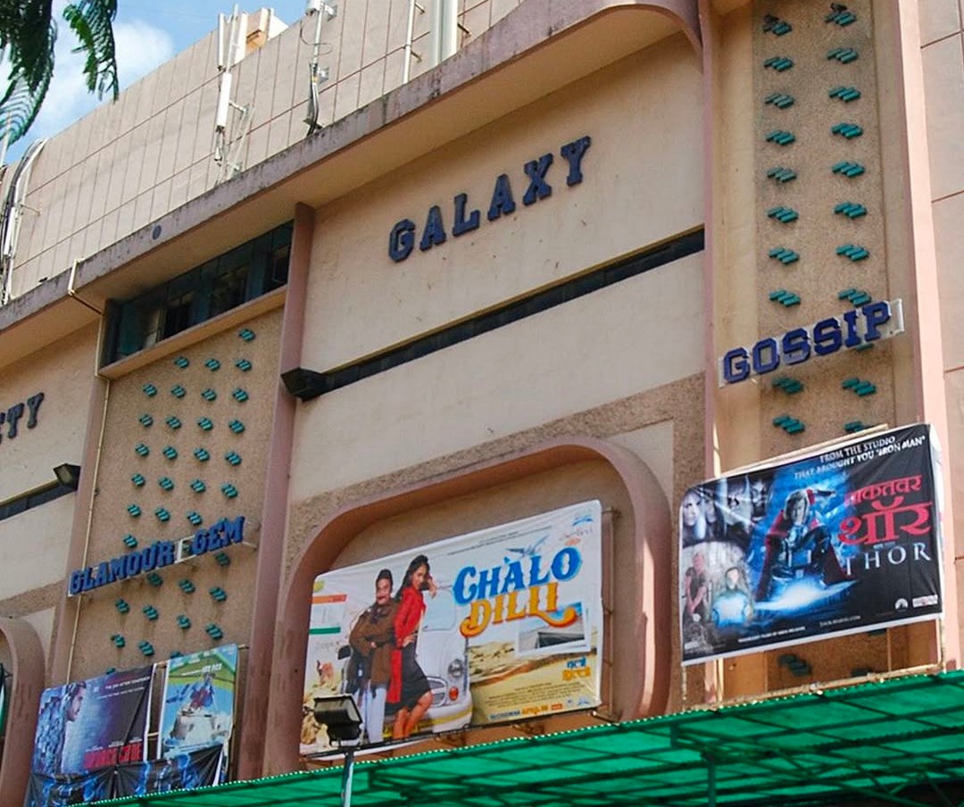 गेयटी गैलेक्सी बंद होने पर विवाद: पुलिस ने बताया 'लाइसेंस' की दिक्कत, मालिक ने कहा 'तकनीकी खराबी