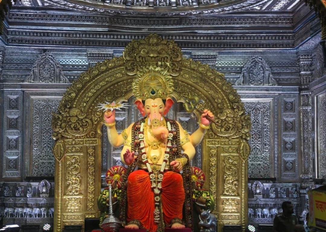 बिते दिनों लालबागचा राजा सार्वजनिक गणेशोत्सव मंडल और बृहन्मुंबई महानगरपालिका (BMC) ने मिलकर एक नई पहल शुरू की है। इस अनूठे उपक्रम का नाम 'प्रसाद से ऊर्जा' (Prasad te Urja) रखा गया है, जिसके तहत बप्पा के प्रसाद और अन्नछत्र से निकलने वाले गीले कचरे से बिजली बनाई जाएगी
