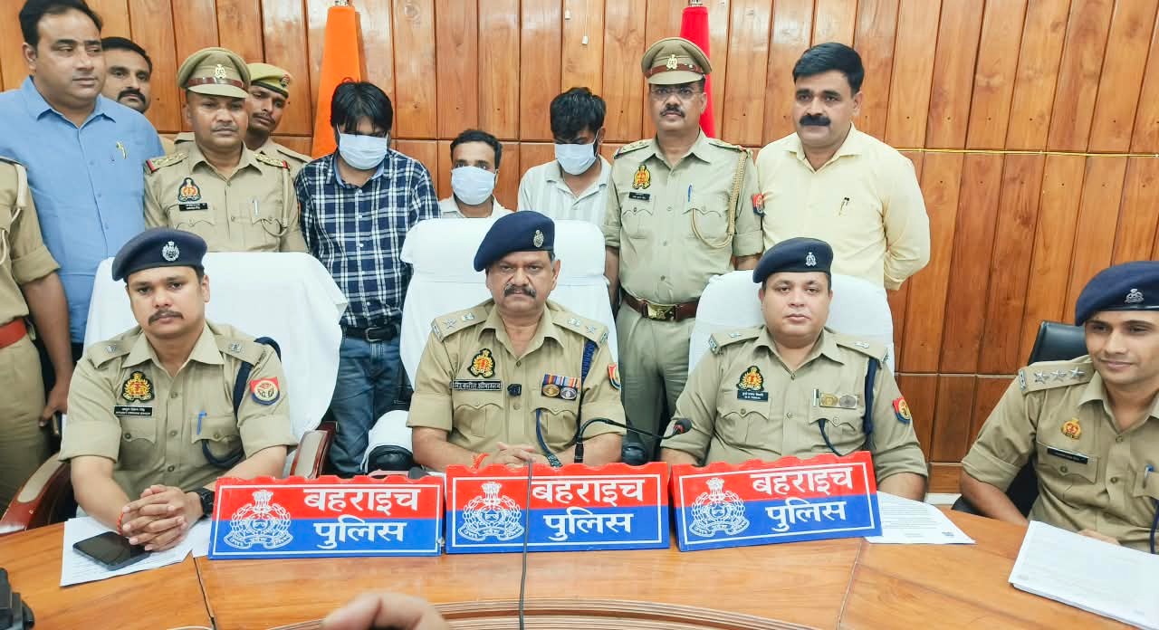 लोन का झांसा देकर खुलवाते थे बैंक खाते, साइबर ठगी का पैसा मंगाकर निकालते थे