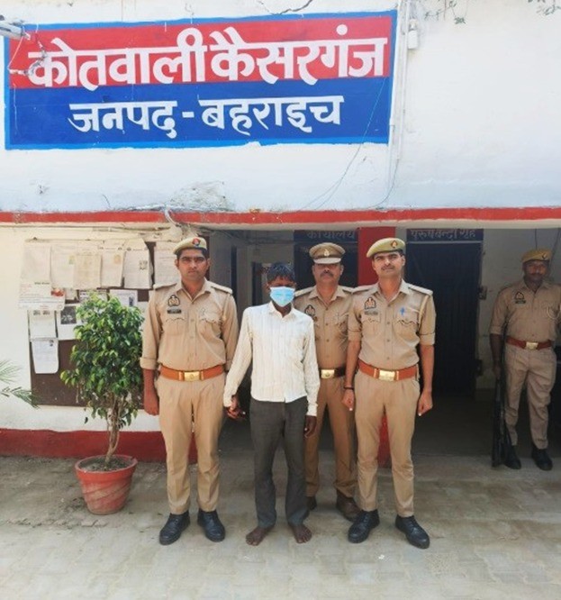 ₹25 हजार का इनामी गैंगस्टर गिरफ्तार, चोरी के 14 मुकदमे दर्ज, कैसरगंज पुलिस ने गैंगस्टर एक्ट में वांछित आरोपी सीताराम को दबोचा