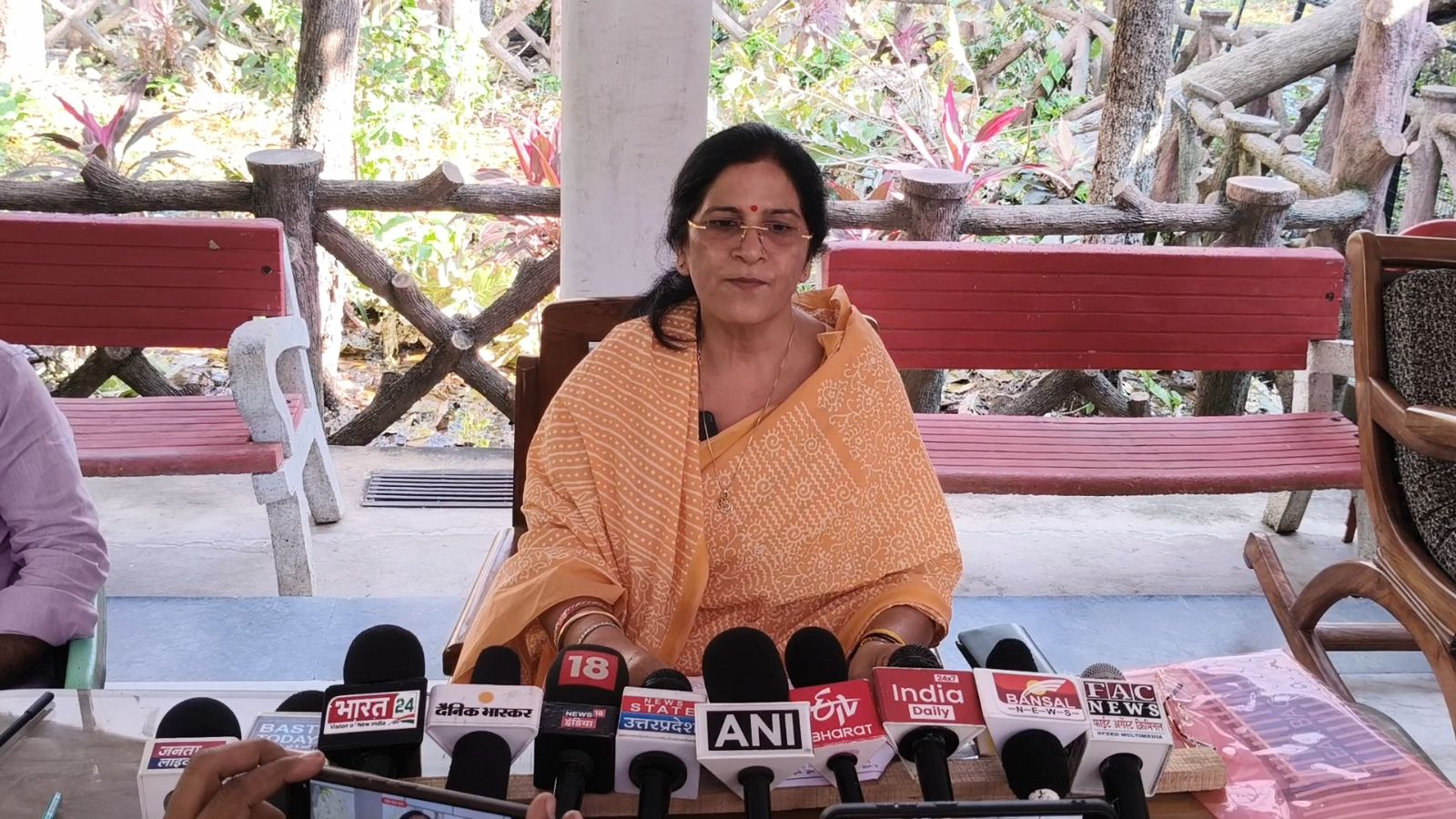 कांग्रेस और उनकी साथी दलो को बिना किसी सर्त के माफ़ी मांगनी चाहिये