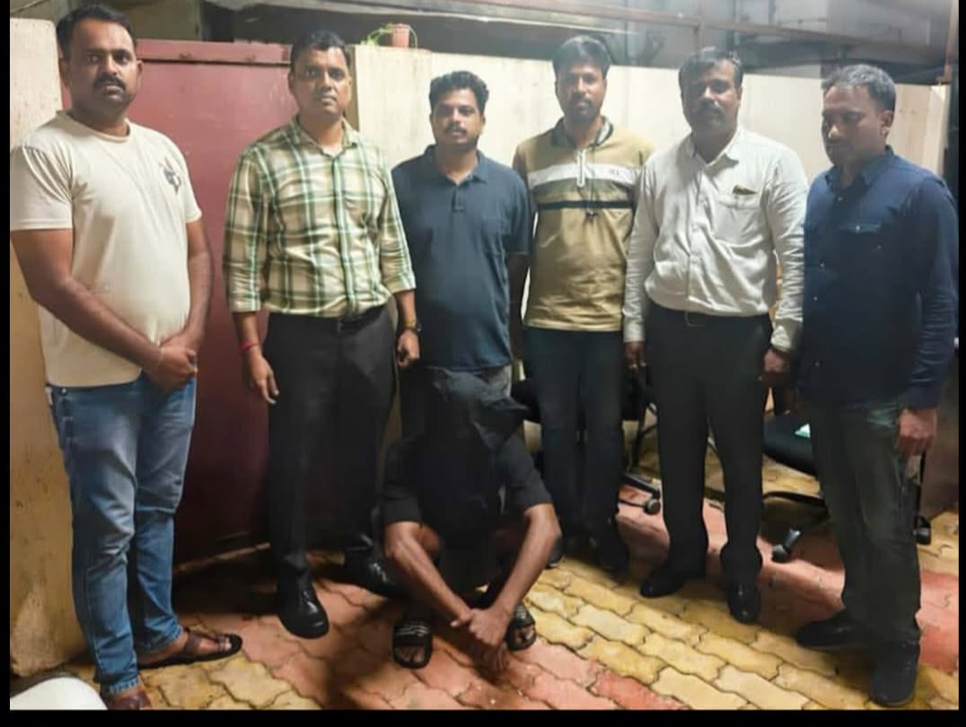 मुंबई पुलिस की क्राइम ब्रांच ने एक संदिग्ध व्यक्ति को गिरफ्तार कर उसके पास से ₹1,07,10,000 (1 करोड़ सात लाख दस हजार रुपये) की कीमत का 3 किलो 60 ग्राम 'हाइड्रो गांजा' जब्त किया है।