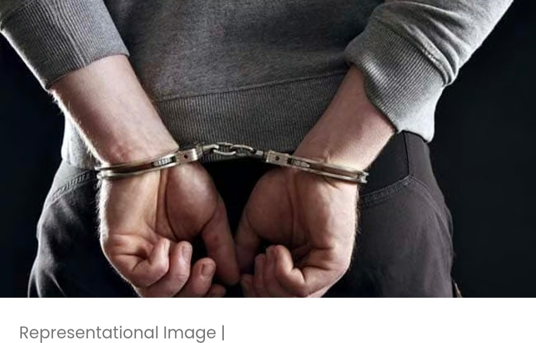 मुंबई के गोरेगांव में टॉयलेट में हुई मौतों के मामले में, ज़हरीला कचरा फेंकने के आरोप में UP से इलेक्ट्रोप्लेटिंग फ़र्म के मालिक को गिरफ़्तार किया गया