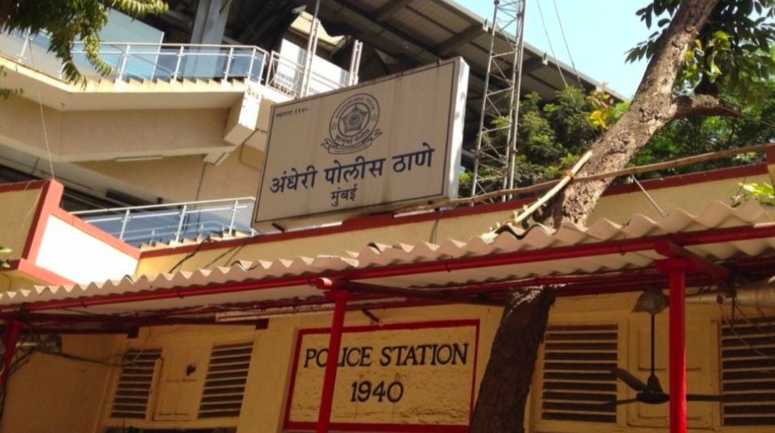 अंधेरी में निर्माण कार्य पर बीएमसी कार्रवाई की धमकी देकर 3 लाख रुपये मांगने का आरोप है। 25 हजार लेते तीन आरोपी पुलिस के जाल में फंसे