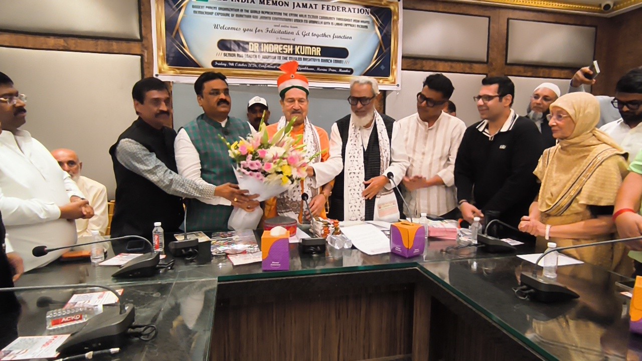 ऑल इंडिया मेमन जमात फेडरेशन की जानिब से डॉ. इंद्रेश कुमार का पुरज़ोश इस्तक़बाल किया गया।    राष्ट्रीय मुस्लिम मंच के तआवुन से हिंदू-मुस्लिम इत्तेहाद, भाईचारे और आपसी मोहब्बत को फ़रोग़ देने पर हुई अहम गुफ़्तगू
