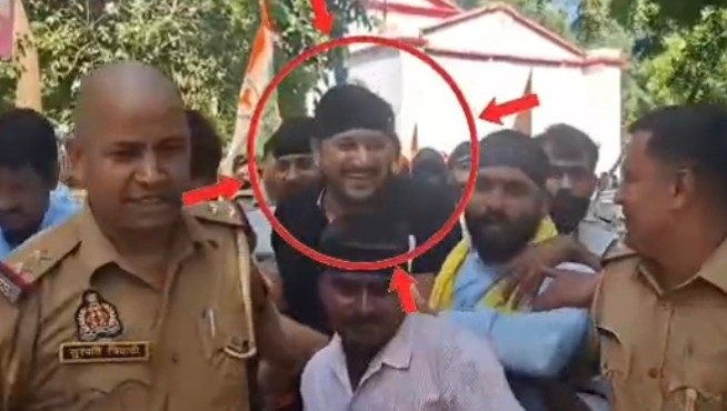विरोध या सिर्फ फोटो-ऑप? मुख्य चुनाव आयुक्त के इस्तीफे की मांग पर कांग्रेस जिलाध्यक्ष की गिरफ्तारी चर्चा में  गंभीर राजनीतिक मुद्दे पर प्रदर्शन, लेकिन हिरासत के दौरान मुस्कुराते चेहरे ने खड़े किए कई सवाल