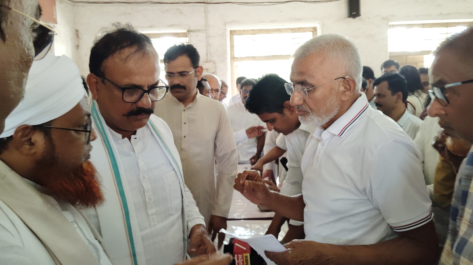 अजिंठा चौक के भंगार बाजार की 117 दुकानें गिराए जाने से परिवारों का रोजगार संकट में  नुकसान की भरपाई और पुनर्वास की मांग; हर्षवर्धन सपकाल से तुरंत हस्तक्षेप का अनुरोध