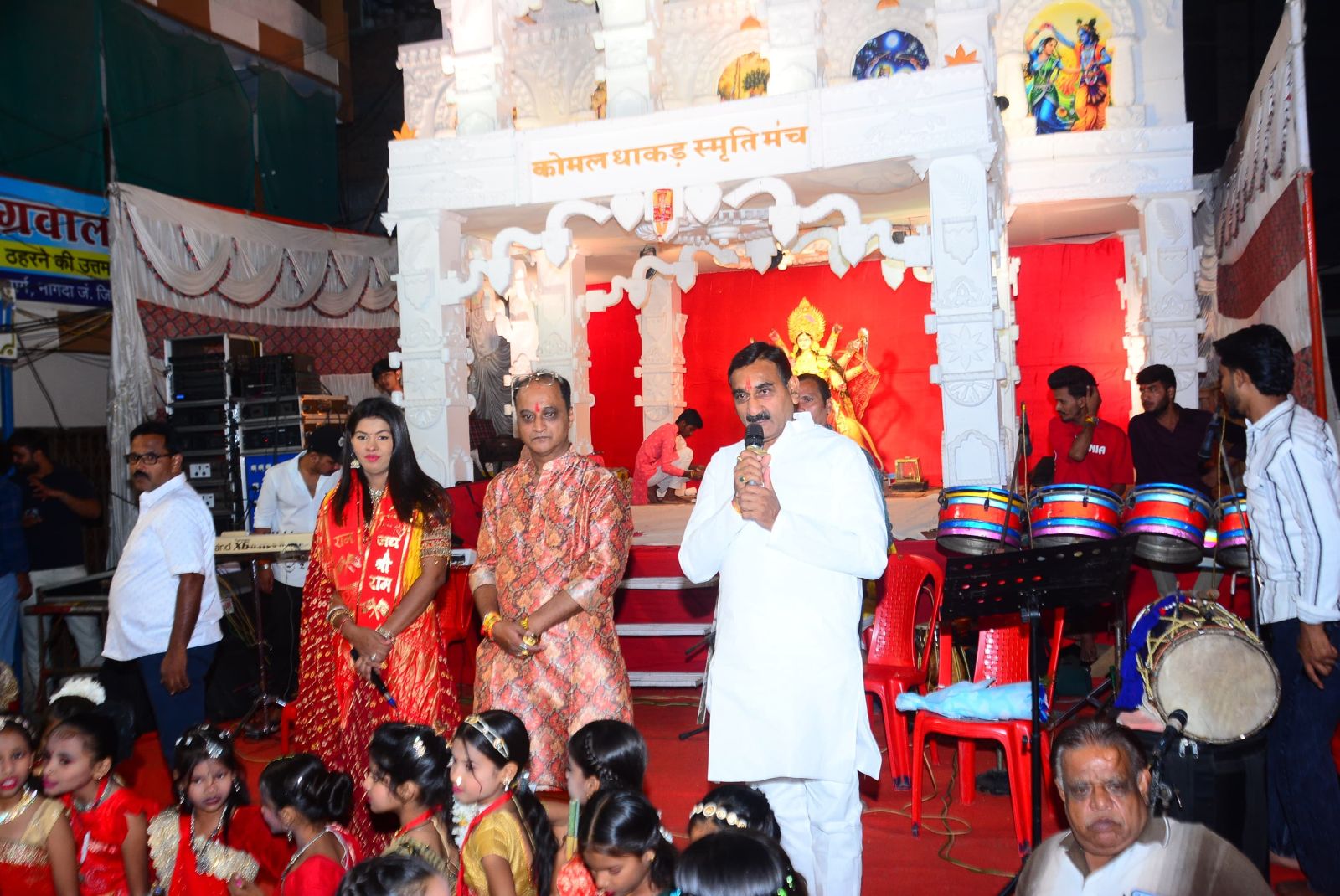 भक्ति और उल्लास के साथ मनाया नवरात्रि का प्रथम दिवस, प्रेम मंदिर की थीम पर सजा मां का दरबार