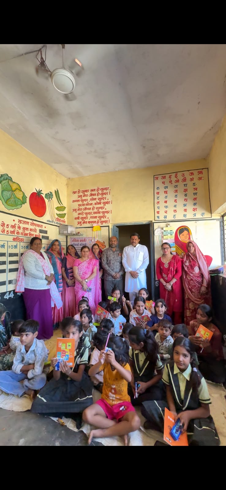 सेवा संकल्प अभियान के तहत सिमरोल आंगनवाड़ी में सहायिकाओं का सम्मान, बच्चों को बांटी शैक्षणिक सामग्री