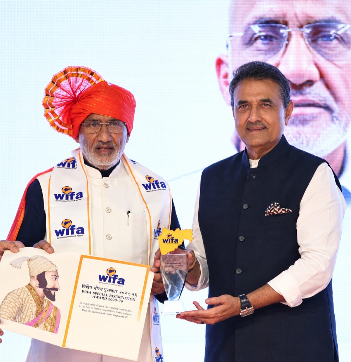 फुटबॉल में योगदान फारुख़ शेख़ का राज्य स्तर पर सम्मान, सांसद प्रफुल्ल पटेल के हाथों फारुख़ शेख़ सम्मानित