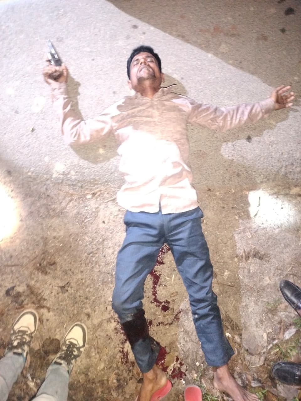 24 घंटे के भीतर 3 पुलिस मुठभेड़, 3 बदमाशों के पैर में लगी गोली, हिस्ट्रीशीटरों समेत कई आरोपी गिरफ्तार, तमंचे, कारतूस, नकदी और चोरी के जेवर बरामद