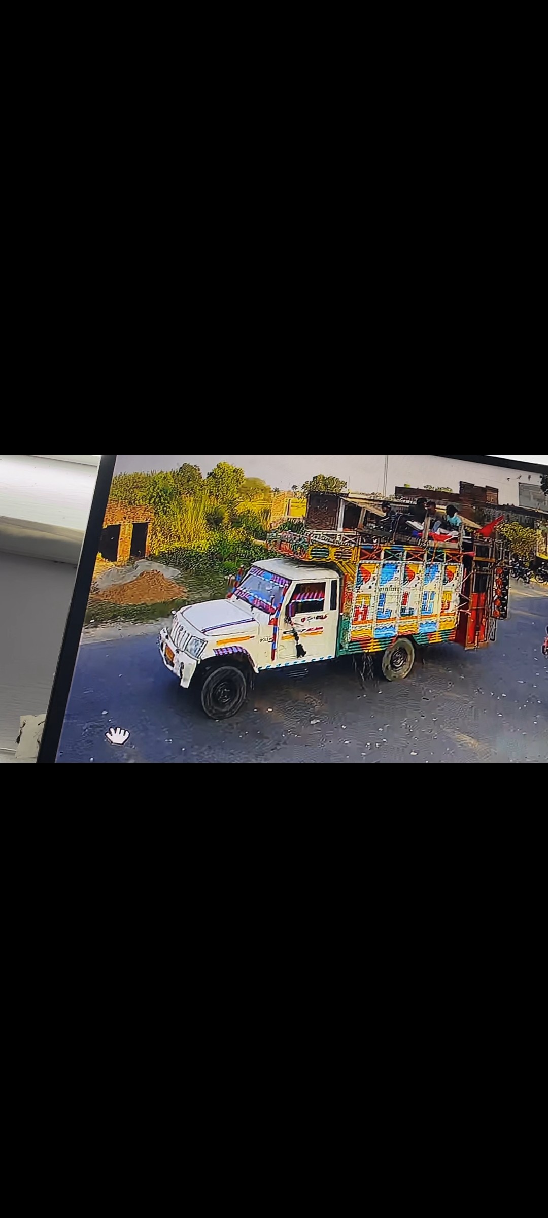 तेज रफ्तार का कहर : DJ लदे पिकअप ने ई-रिक्शा को रौंदा, 5 घायल, चालक फरार