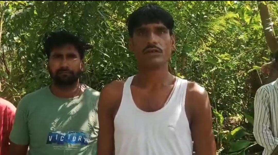 बहराइच: खैरीघाट थाना क्षेत्र में मंदिर पर जबरन कब्जे का गंभीर आरोप, पुजारी ने लगाई न्याय की गुहार, प्रशासनिक सुस्ती पर उठे सवाल; दबंगों के हौसले बुलंद, कई बार गुहार के बाद भी कार्रवाई न होने से ग्रामीणों में रोष